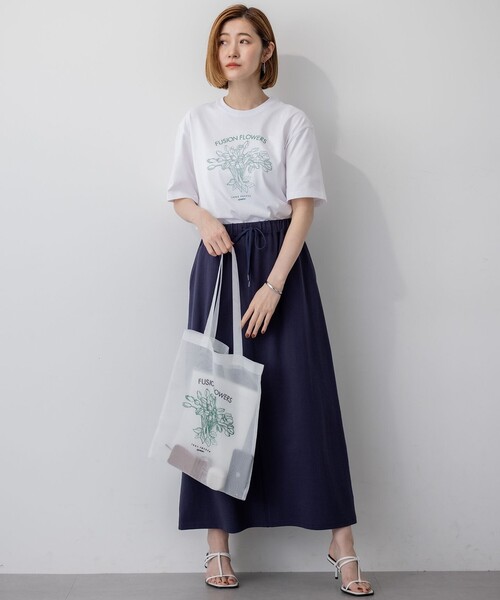23区 L(ニジュウサンクオオキイサイズ)の「【洗える】JANE PACKERコラボ フラワー刺繍 Tシャツ(Tシャツ/カットソー・レディース・ホワイト系/グレー系/黄土色系/モスグリーン系・44/46)」の13枚目の写真