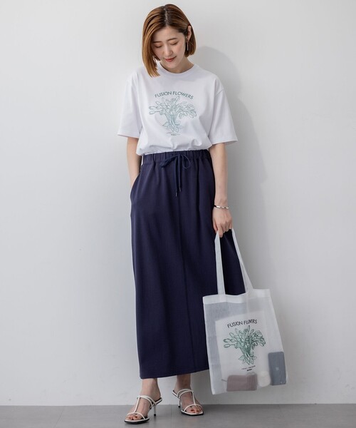 23区 L(ニジュウサンクオオキイサイズ)の「【洗える】JANE PACKERコラボ フラワー刺繍 Tシャツ(Tシャツ/カットソー・レディース・ホワイト系/グレー系/黄土色系/モスグリーン系・44/46)」の14枚目の写真