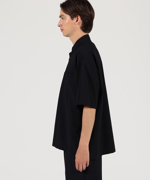 EDITION（エディション）の「リサイクルナイロン 半袖シャツ（シャツ/ブラウス・メンズ・カーキ/ブラック・M/S）」の3枚目の写真