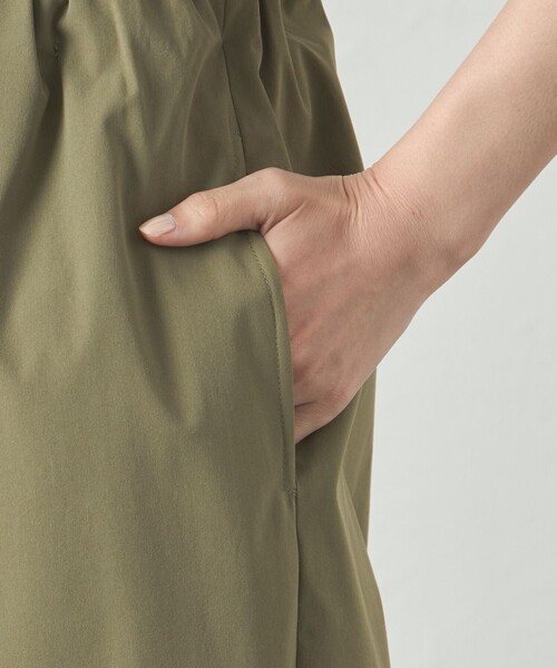 CAST:（キャストコロン）の「【はっ水機能】ギャザーフォルムパンツ（その他パンツ・レディース・グリーン系その他7/オフホワイト/ブラック・S/M）」の9枚目の写真