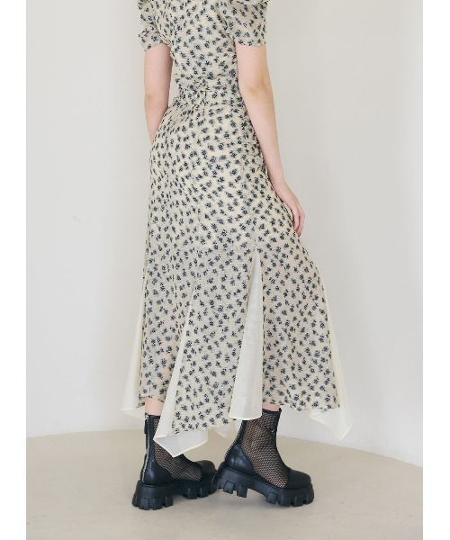 COEL（コエル）の「小花柄ジャガードイレヘムスカート（スカート・レディース・ブラック/ベージュ・38/36）」の3枚目の写真