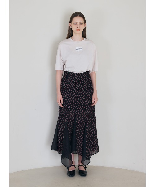 COEL（コエル）の「小花柄ジャガードイレヘムスカート（スカート・レディース・ブラック/ベージュ・38/36）」の11枚目の写真