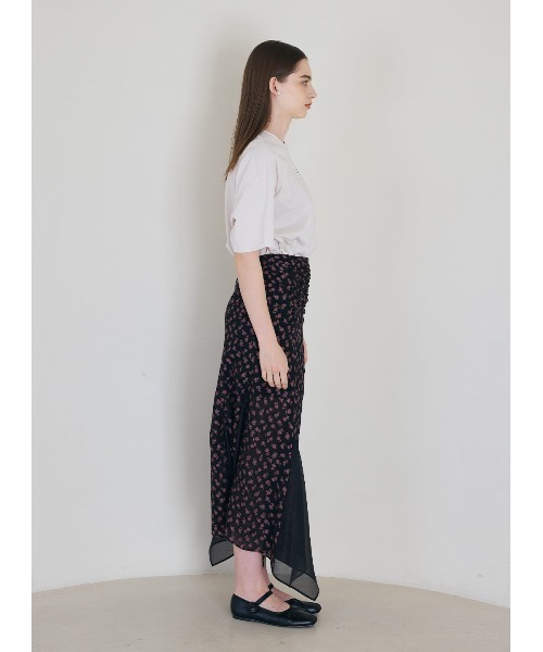 COEL（コエル）の「小花柄ジャガードイレヘムスカート（スカート・レディース・ブラック/ベージュ・38/36）」の12枚目の写真