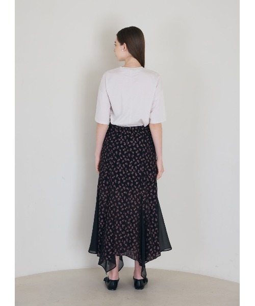 COEL（コエル）の「小花柄ジャガードイレヘムスカート（スカート・レディース・ブラック/ベージュ・38/36）」の13枚目の写真