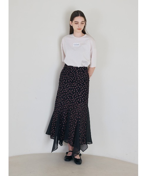 COEL（コエル）の「小花柄ジャガードイレヘムスカート（スカート・レディース・ブラック/ベージュ・38/36）」の16枚目の写真