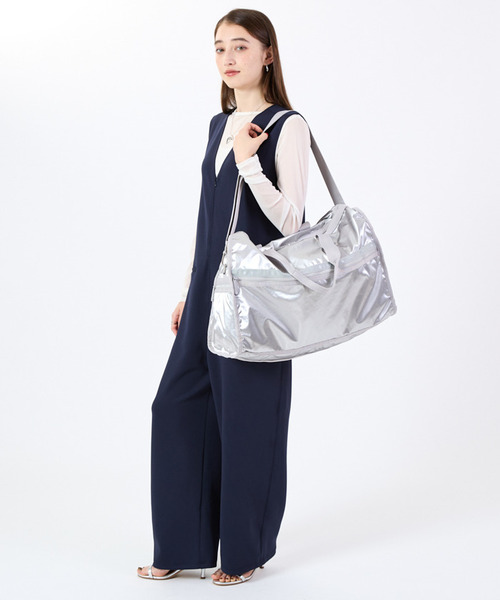 LeSportsac（レスポートサック）の「DELUXE LG WEEKENDER フロストシルバーシャイン（ボストンバッグ・レディース・シルバー・FREE）」の3枚目の写真