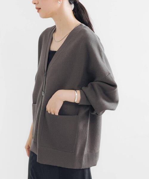 URBAN RESEARCH（アーバンリサーチ）の「Vネックルーズカーディガン（カーディガン/ボレロ・レディース・チャコールグレー/ベージュ/グリーン系その他・FREE）」の7枚目の写真