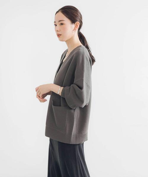 URBAN RESEARCH（アーバンリサーチ）の「Vネックルーズカーディガン（カーディガン/ボレロ・レディース・チャコールグレー/ベージュ/グリーン系その他・FREE）」の8枚目の写真