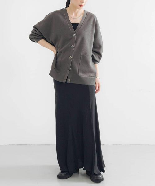 URBAN RESEARCH（アーバンリサーチ）の「Vネックルーズカーディガン（カーディガン/ボレロ・レディース・チャコールグレー/ベージュ/グリーン系その他・FREE）」の11枚目の写真