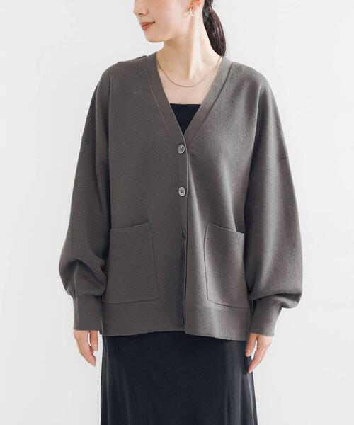 URBAN RESEARCH（アーバンリサーチ）の「Vネックルーズカーディガン（カーディガン/ボレロ・レディース・チャコールグレー/ベージュ/グリーン系その他・FREE）」の13枚目の写真