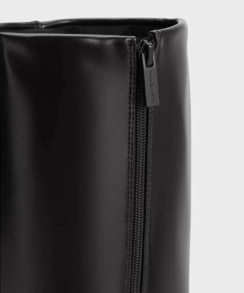 CHARLES & KEITH(チャールズ & キース)の「ポインテッドトゥ キトゥンヒールロングブーツ(ブーツ・レディース・ブラック/ブラウン系その他7・22.5cm/23cm/23.5cm/24.5cm/25cm/25.5cm/26.5cm)」の5枚目の写真