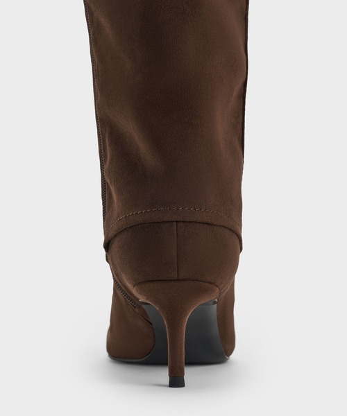 CHARLES & KEITH(チャールズ & キース)の「ポインテッドトゥ キトゥンヒールロングブーツ(ブーツ・レディース・ブラック/ブラウン系その他7・22.5cm/23cm/23.5cm/24.5cm/25cm/25.5cm/26.5cm)」の9枚目の写真