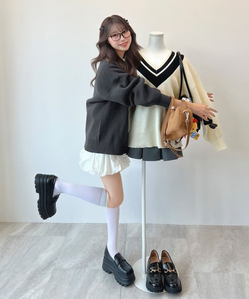 CHARME BY MICOLA(シャルムバイミコラ)の「ワンホン×レトロなデザイン♪ゆったりチルデンもちもちニット(ニット/セーター・レディース・アイボリー/チャコールグレー・FREE)」の4枚目の写真
