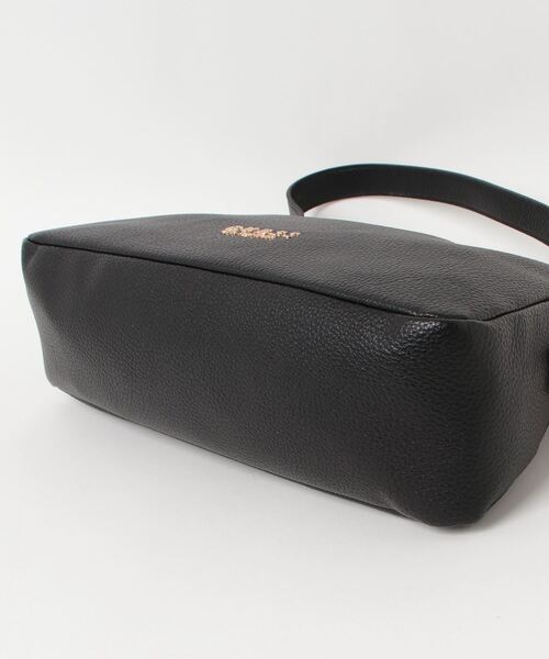 Guess(ゲス)の「ALISHA Shoulder ショルダーバッグ (ショルダーバッグ・レディース・ブラック・ONE SIZE)」の13枚目の写真