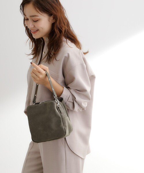 grove(グローブ)の「スクエアハトメダブルショルダー(ショルダーバッグ・レディース・オリーブ/ライトベージュ/ブルー系その他・00)」の4枚目の写真