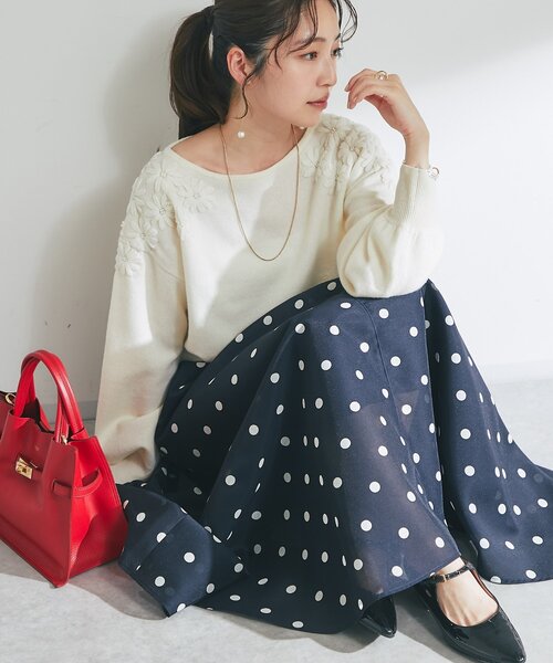 La boutique BonBon（ラブティックボンボン）の「【今すぐお届け！最強愛されニット】お花刺繍クロップドニット（ニット/セーター・レディース・グレー/オフホワイト/サックスブルー/ブラック・FREE）」の9枚目の写真