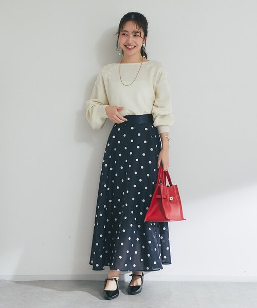 La boutique BonBon（ラブティックボンボン）の「【今すぐお届け！最強愛されニット】お花刺繍クロップドニット（ニット/セーター・レディース・グレー/オフホワイト/サックスブルー/ブラック・FREE）」の10枚目の写真