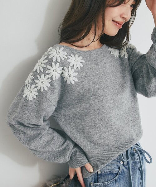 La boutique BonBon（ラブティックボンボン）の「【今すぐお届け！最強愛されニット】お花刺繍クロップドニット（ニット/セーター・レディース・グレー/オフホワイト/サックスブルー/ブラック・FREE）」の22枚目の写真