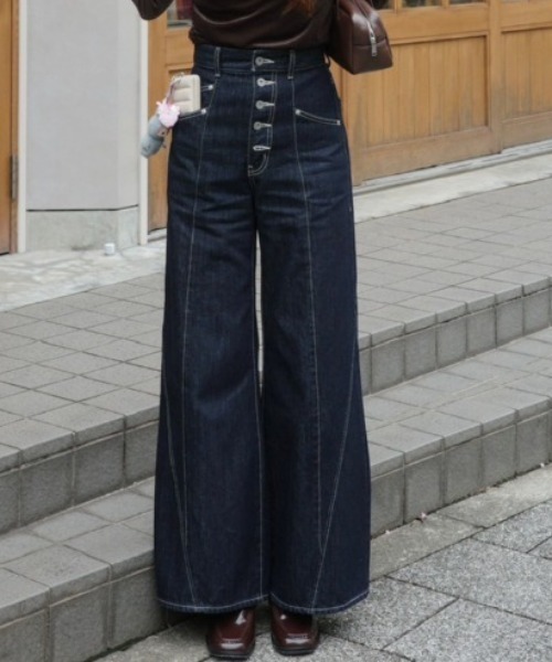 rienda（リエンダ）の「フロントボタンデザインハイウエストデニムパンツ 秋服　冬服（デニムパンツ・レディース・ダークブルー/ライトブルー・MEDIUM/SMALL/X-SMALL）」の2枚目の写真