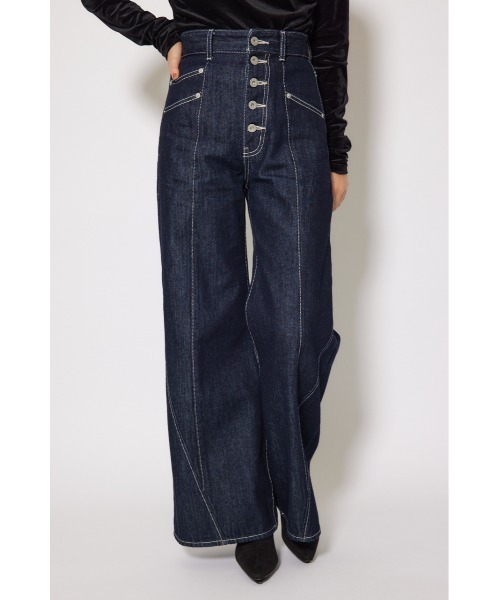 rienda（リエンダ）の「フロントボタンデザインハイウエストデニムパンツ 秋服　冬服（デニムパンツ・レディース・ダークブルー/ライトブルー・MEDIUM/SMALL/X-SMALL）」の7枚目の写真