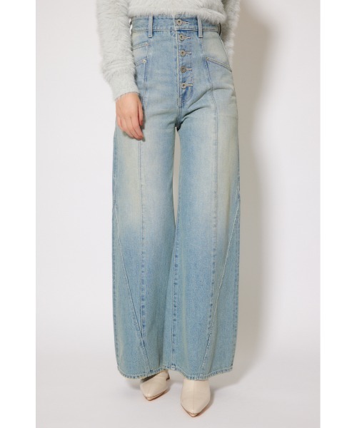 rienda（リエンダ）の「フロントボタンデザインハイウエストデニムパンツ 秋服　冬服（デニムパンツ・レディース・ダークブルー/ライトブルー・MEDIUM/SMALL/X-SMALL）」の11枚目の写真