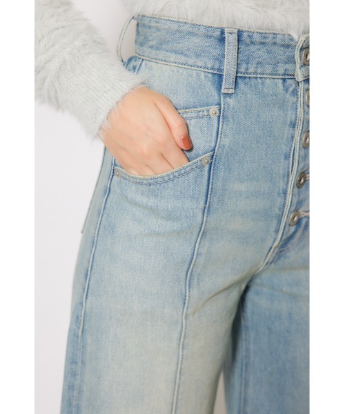 rienda（リエンダ）の「フロントボタンデザインハイウエストデニムパンツ 秋服　冬服（デニムパンツ・レディース・ダークブルー/ライトブルー・MEDIUM/SMALL/X-SMALL）」の22枚目の写真
