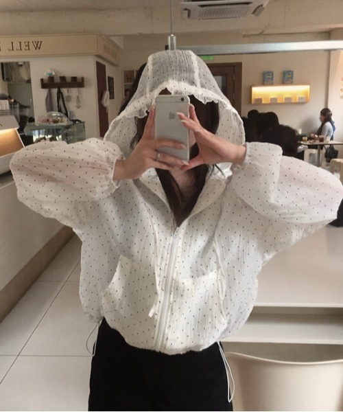 Vipoa(ヴィポア)の「dot zip hoodie(ブルゾン・レディース・ホワイト/ブルー・FREE)」の2枚目の写真