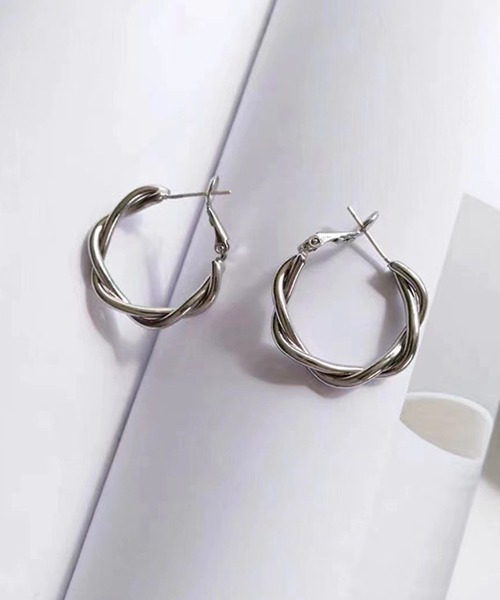 NO WAY(ノーウェイ)の「/ツイストフープリングペアピアス/両耳用/ユニセックス(T3)(ピアス(両耳用)・メンズ・シルバー・FREE)」の4枚目の写真