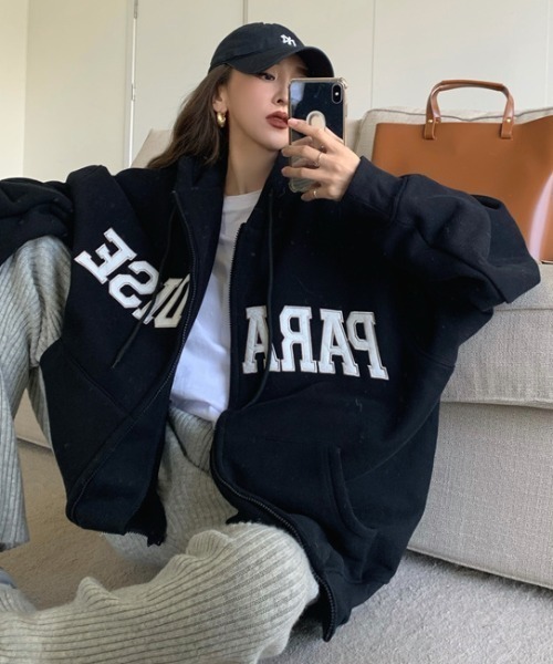 Teem Store(チームストア)の「ワッペンレタリングオーバーサイズジップパーカー(パーカー・レディース・ブラック/ライトグレー・M/L)」の4枚目の写真