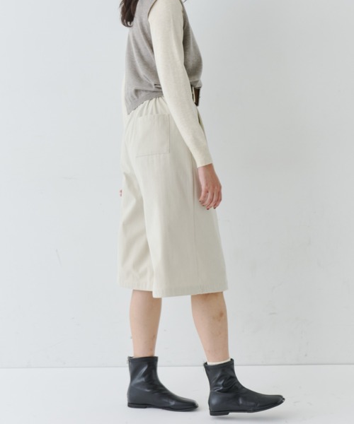 NUJOH（ヌゾ）の「Corduroy Bermuda Pants with Belt / ベルト付きコーデュロイバミューダパンツ（その他パンツ・レディース・ベージュ/ネイビー/ブラウン・SMALL/MEDIUM）」の15枚目の写真