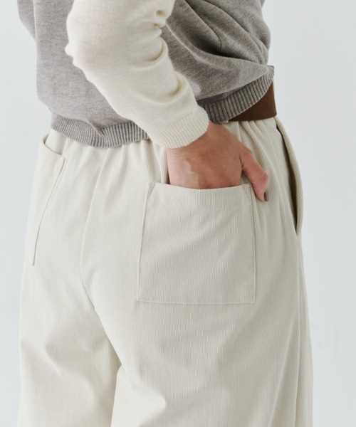 NUJOH（ヌゾ）の「Corduroy Bermuda Pants with Belt / ベルト付きコーデュロイバミューダパンツ（その他パンツ・レディース・ベージュ/ネイビー/ブラウン・SMALL/MEDIUM）」の12枚目の写真