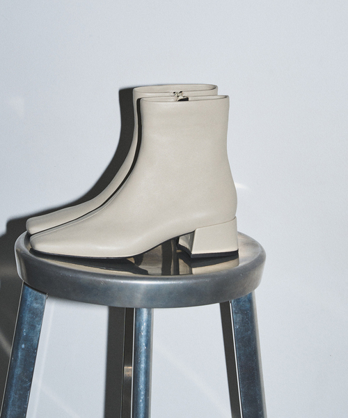 GRISE（グリーズ）の「GRISE4cmレザースクエアソフトフィットショートブーツ（ブーツ・レディース・ブラック/アイボリー/ブラウン・LARGE/MEDIUM/SMALL/X-LARGE）」の2枚目の写真