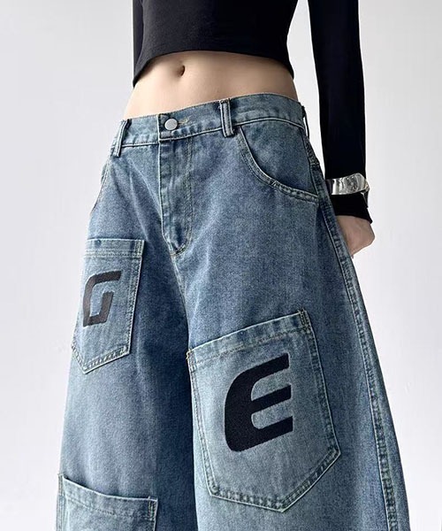 gossip!ロサンゼルス(ゴシップロサンゼルス)の「アルファベットパッチ マルチポケット ワイドバギーデニムパンツ レディース ハイウエスト Y2K ストリート系 デニム(デニムパンツ・レディース・ブルー・M/L)」の5枚目の写真