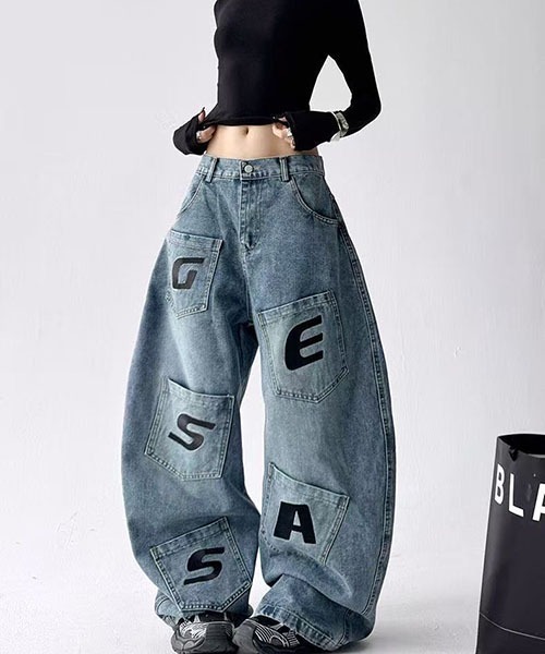gossip!ロサンゼルス(ゴシップロサンゼルス)の「アルファベットパッチ マルチポケット ワイドバギーデニムパンツ レディース ハイウエスト Y2K ストリート系 デニム(デニムパンツ・レディース・ブルー・M/L)」の9枚目の写真