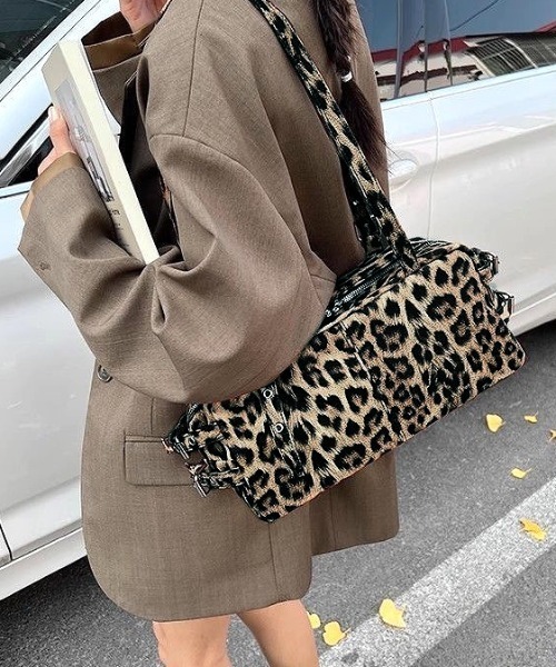 セール】レオパード柄ハトメベルトスクエアショルダーバッグ