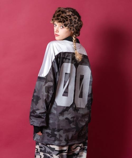 a.p.o.v.（エーピーオービー）の「a.p.o.v. カモフラ柄メッシュショルダーパッチナンバリングオーバーサイズゲームシャツ（Tシャツ/カットソー・メンズ・カーキ/グレー/ベージュ・ONESIZE）」の9枚目の写真