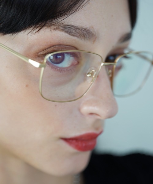 NUEF （ヌエフ）の「スクエア型｜クリアレンズ｜メタルフレーム｜紫外線対策｜UVカット｜眼鏡｜NUEF｜クラシック（メガネ・レディース・ゴールド/シルバー・FREE）」の5枚目の写真