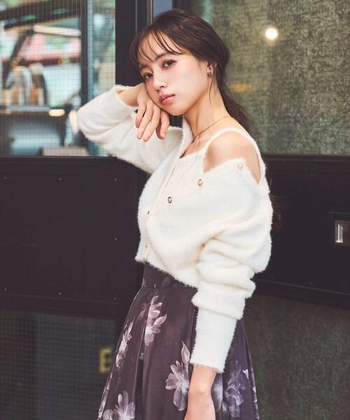 SWINGLE（スウィングル）の「フェザーニットアンサンブル（カーディガン/ボレロ・レディース・オフホワイト/ライトグレー/レッド/ベージュ・FREE）」の2枚目の写真