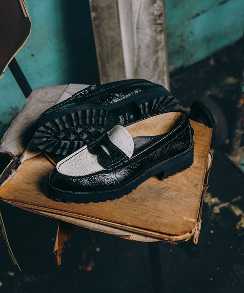 The Kenford Fineshoes（ケンフォードファインシューズ）の「TANK SOLE LOAFERS BLK WHT PAISLEY（ローファー・メンズ・その他2・26.5/26）」の2枚目の写真