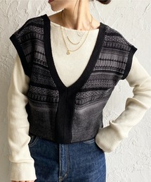深Vネック配色ジャガード柄ショートニットベスト