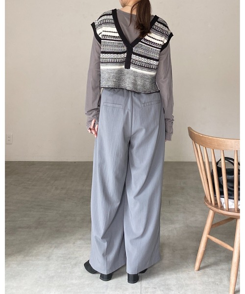 She's Closet(シーズクローゼット)の「深Vネック配色ジャガード柄ショートニットベスト(ベスト・レディース・アイボリー/グレー/ブラウン・FREE)」の11枚目の写真