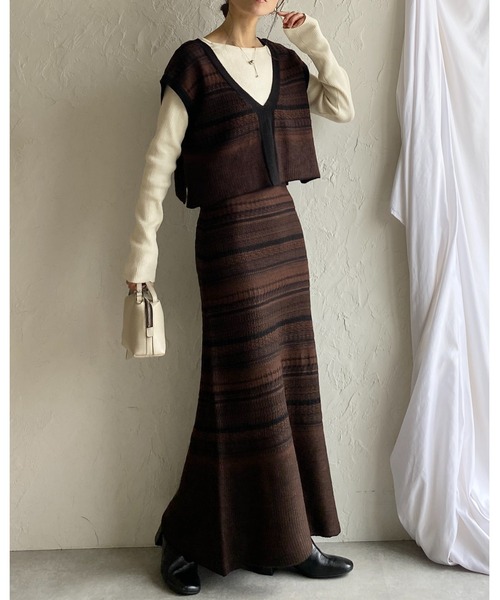 She's Closet(シーズクローゼット)の「深Vネック配色ジャガード柄ショートニットベスト(ベスト・レディース・アイボリー/グレー/ブラウン・FREE)」の18枚目の写真