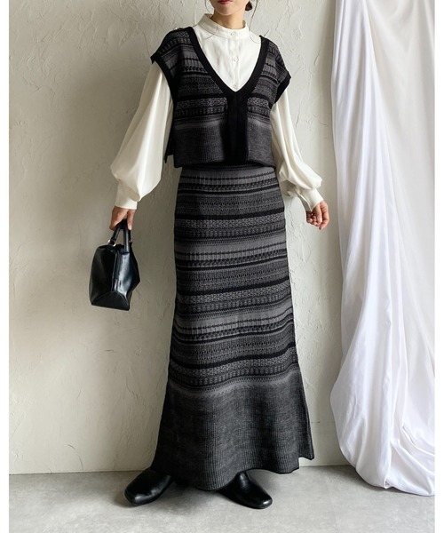 She's Closet(シーズクローゼット)の「深Vネック配色ジャガード柄ショートニットベスト(ベスト・レディース・アイボリー/グレー/ブラウン・FREE)」の19枚目の写真