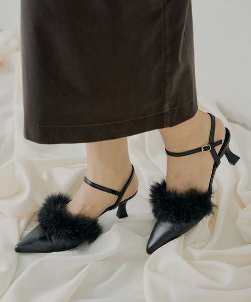 Chico(チコ)の「【SALON by Chico】ファーデザインパンプス(パンプス・レディース・ブラック/アイボリー・SMALL/MEDIUM/LARGE)」の1枚目の写真