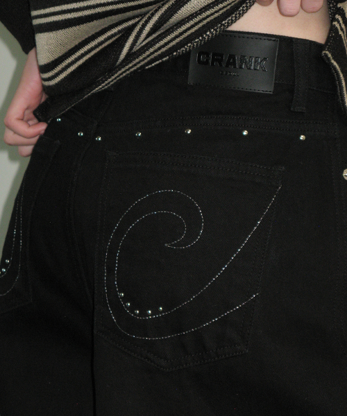 CRANK（クランク）の「スタッズワイドデニムパンツ_ブラック（デニムパンツ・レディース・その他・MEDIUM/SMALL）」の2枚目の写真