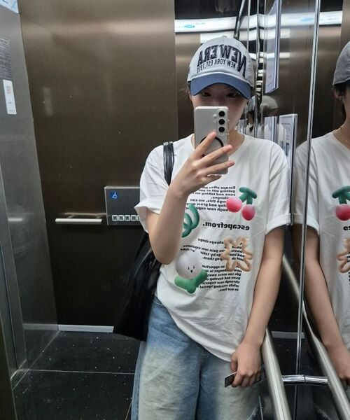ESCAPEFROM(エスケープフロム)の「3DフラワープリントTシャツホワイト(Tシャツ/カットソー・レディース・その他・SMALL/MEDIUM/LARGE)」の6枚目の写真