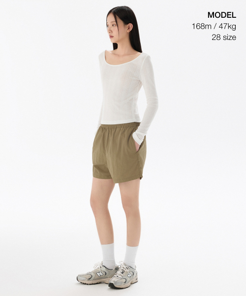 MUSINSA STANDARD WOMAN（ムシンサスタンダードウーマン）の「ウィメンズ ナイロンバンディングショーツ [ダスティベージュ]（その他パンツ・レディース・その他・30/24/26/28）」の2枚目の写真