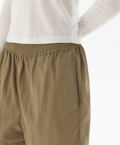 MUSINSA STANDARD WOMAN（ムシンサスタンダードウーマン）の「ウィメンズ ナイロンバンディングショーツ [ダスティベージュ]（その他パンツ・レディース・その他・30/24/26/28）」の5枚目の写真