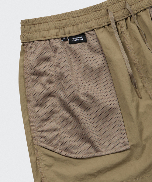 MUSINSA STANDARD WOMAN（ムシンサスタンダードウーマン）の「ウィメンズ ナイロンバンディングショーツ [ダスティベージュ]（その他パンツ・レディース・その他・30/24/26/28）」の6枚目の写真