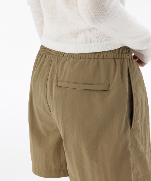MUSINSA STANDARD WOMAN（ムシンサスタンダードウーマン）の「ウィメンズ ナイロンバンディングショーツ [ダスティベージュ]（その他パンツ・レディース・その他・30/24/26/28）」の7枚目の写真